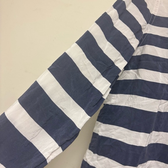 Equipment 100% Silk Blouse - Picture 4 of 12